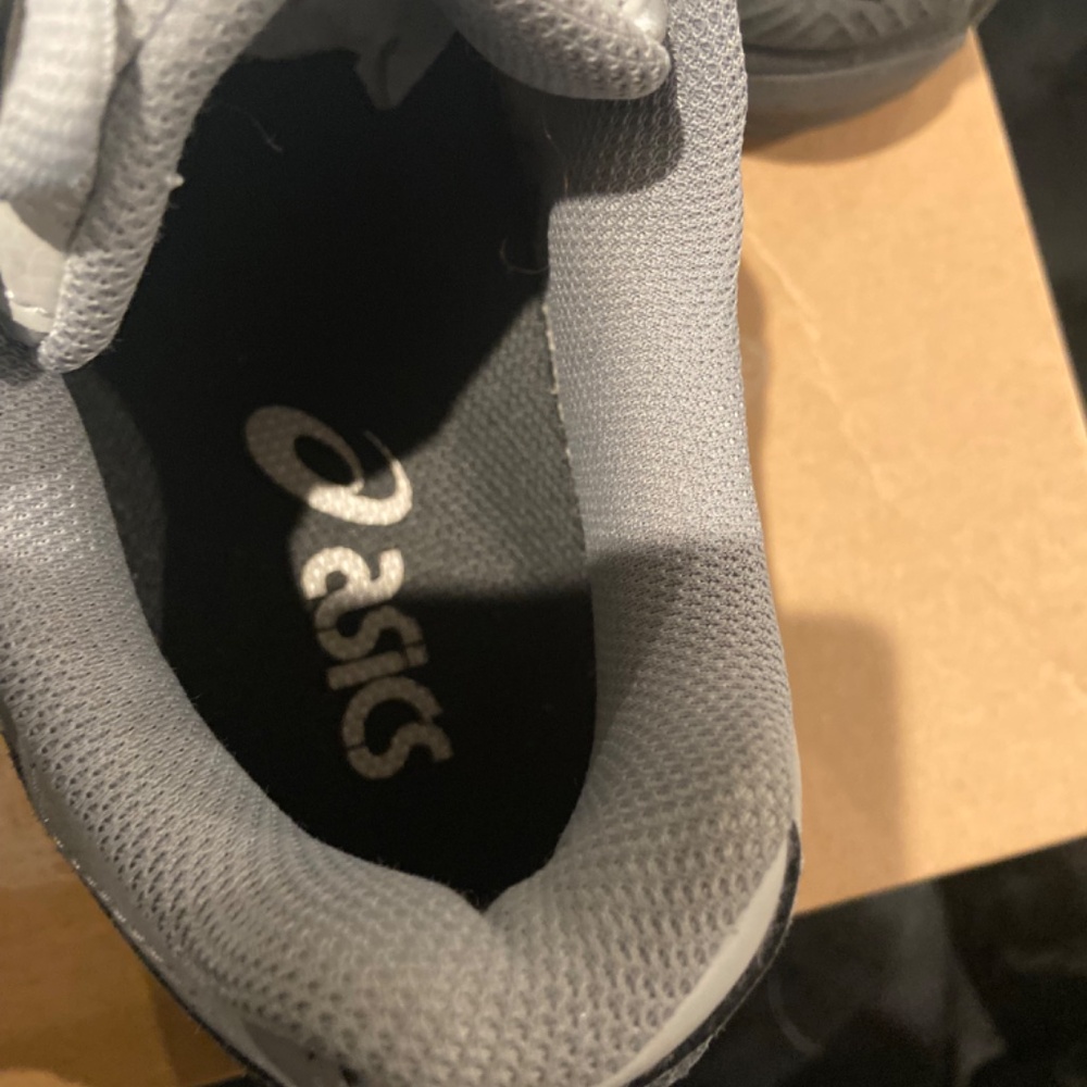 ASICS - Picture 2 of 6